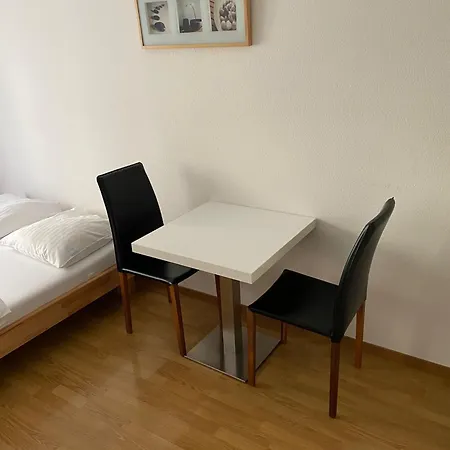 Studio In The Heart Of - Crown 17