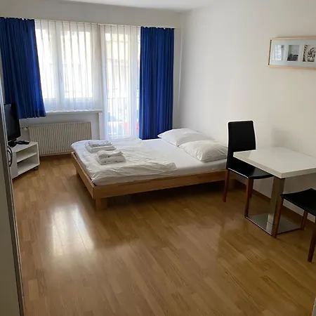 Studio In The Heart Of - Crown 17 Apartment